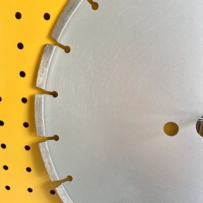 O laser de alta qualidade da polegada 180×2.4/1.8×10×13T de Huachang 7 soldou o corte seco concreto Diamond Saw Blade do granito