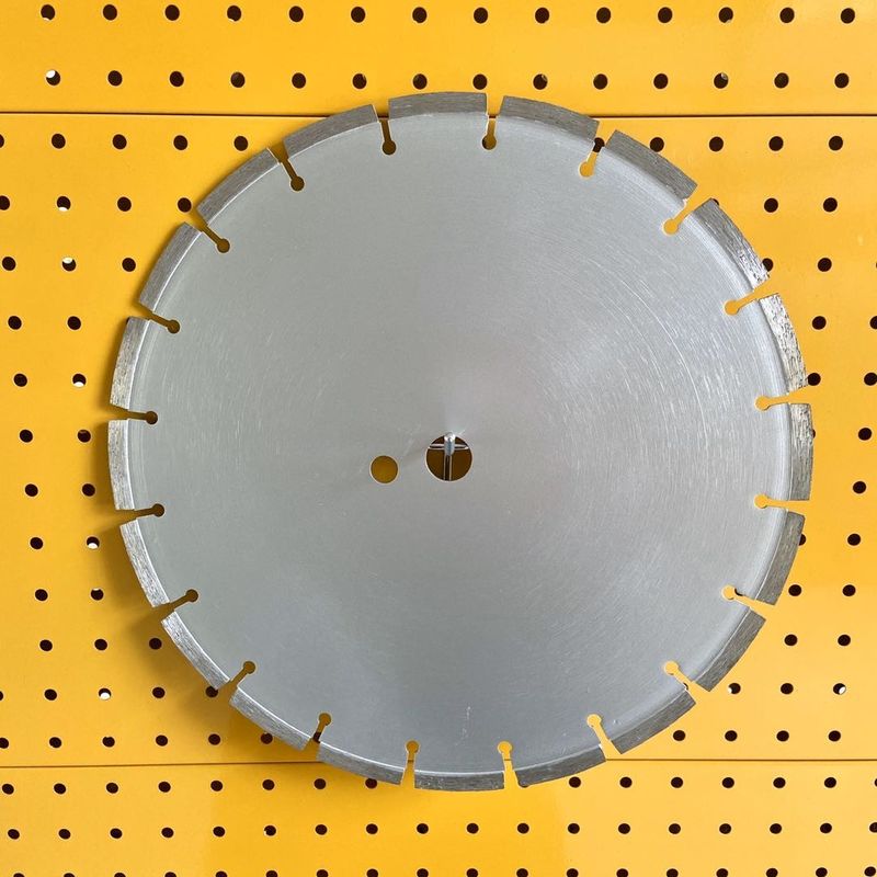 O laser de alta qualidade da polegada 180×2.4/1.8×10×13T de Huachang 7 soldou o corte seco concreto Diamond Saw Blade do granito