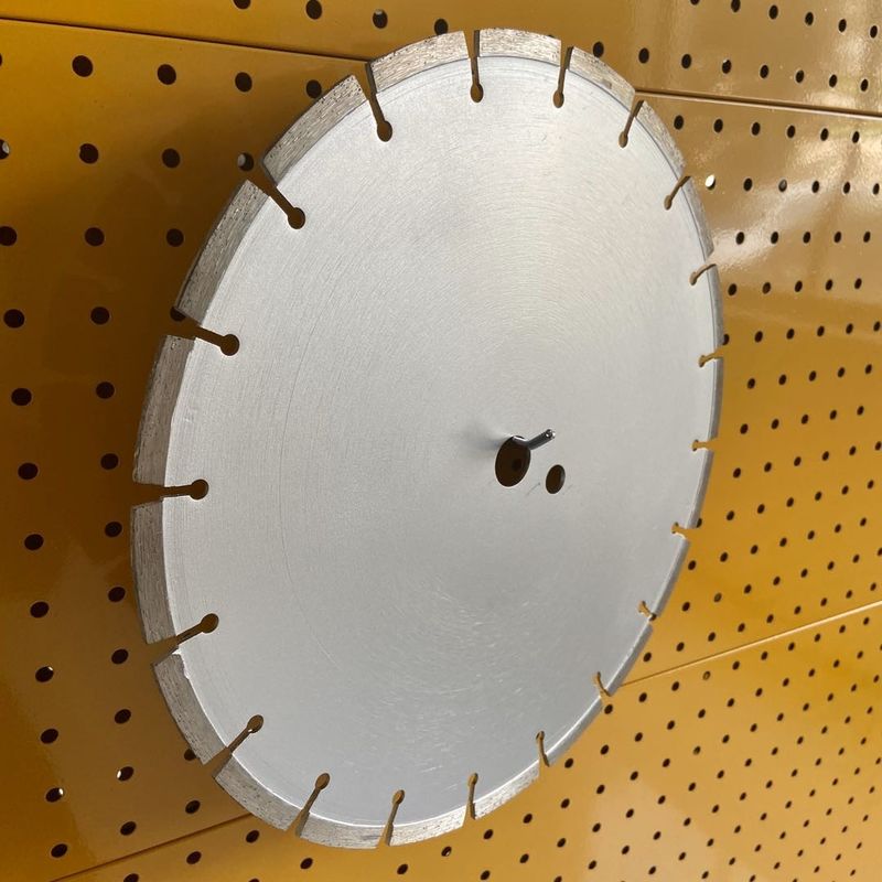 230×2.6/1.8×10×16T de alta qualidade Huachang corte seco concreto soldado laser Diamond Saw Blade do granito de 9 polegadas